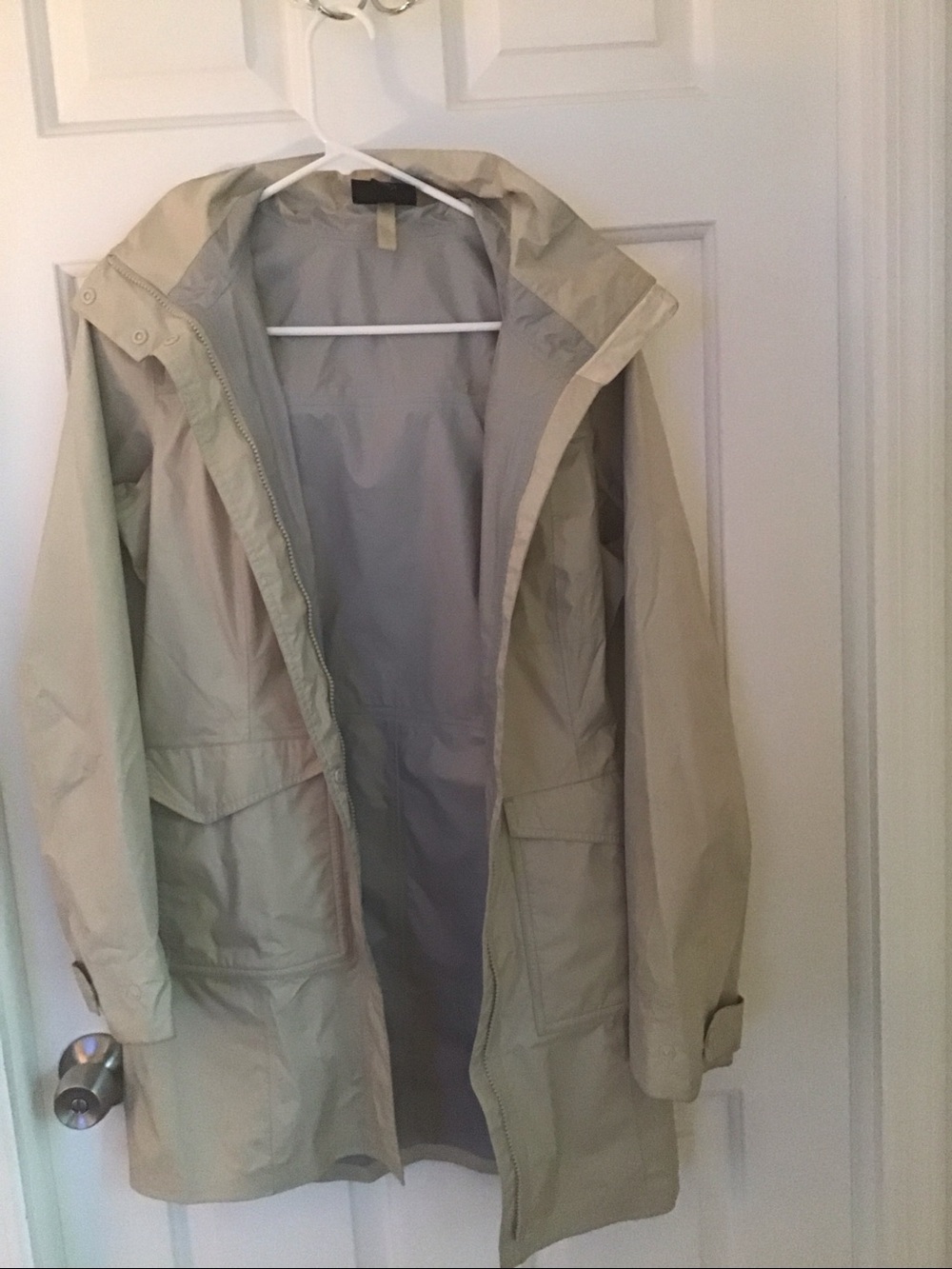 Patagonia tan raincoat with detachable Hood size small - Picture 4 of 13